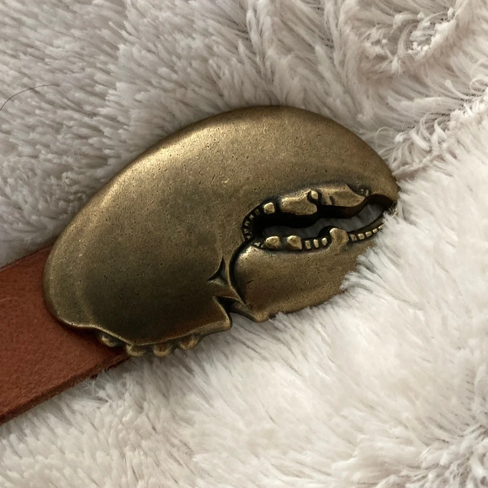 Lobster claw leather belt